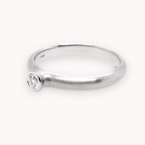 Round-cut Diamond Promise Ring