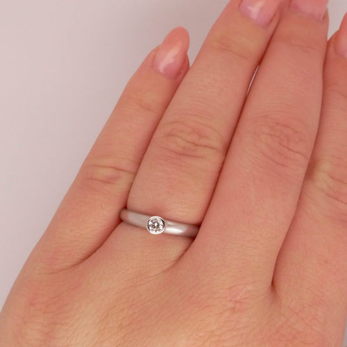 Round-cut Diamond Promise Ring